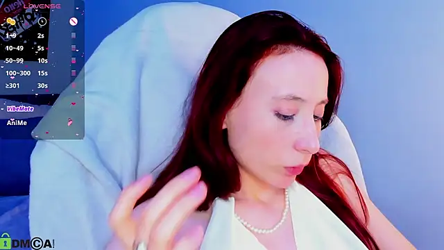 lea_much (F young) - Show pussy close up