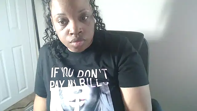 sexymona1218 (F mature) - 🍑 Phat  ᴀss 🍑  Bottle Trick🍑