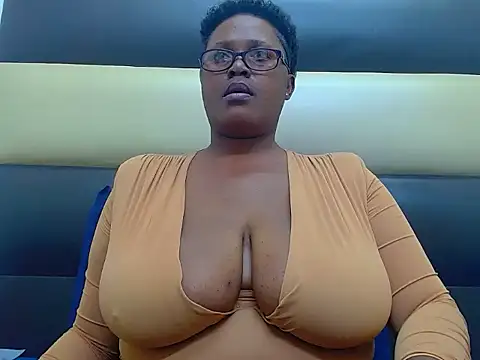 SexyBoobs44DD webcam