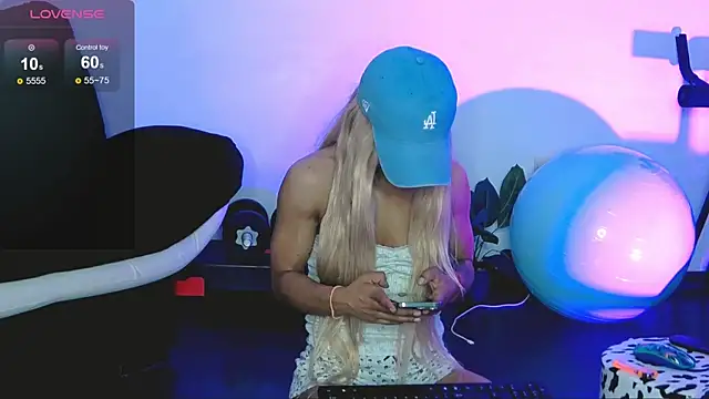 SarahRaynex webcam