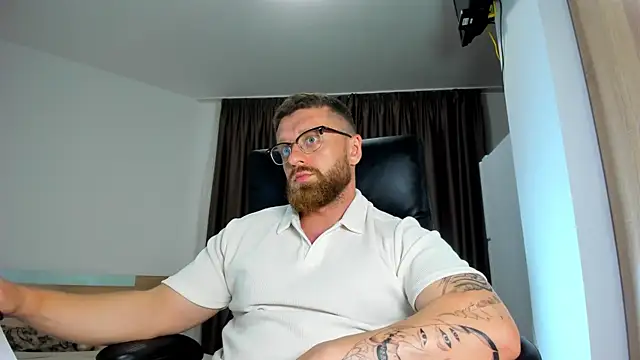 Findom_guy live cam on StripChat