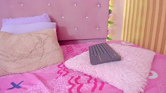 lovely__kiss__ webcam