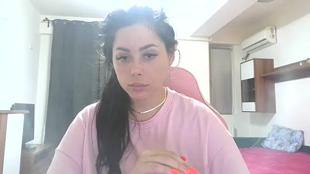 LovelyJulliette webcam