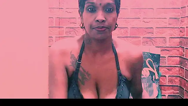 Fuckable_Nasty_MILF webcam