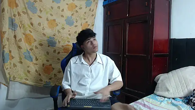 alice_julls webcam