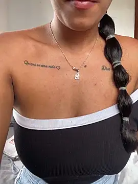 Lia-Rousee webcam
