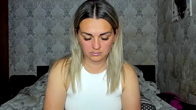 NicoletMoore webcam