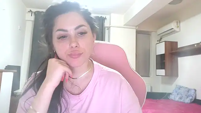 LovelyJulliette webcam
