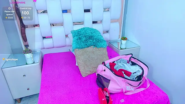 Emma_Lodge webcam