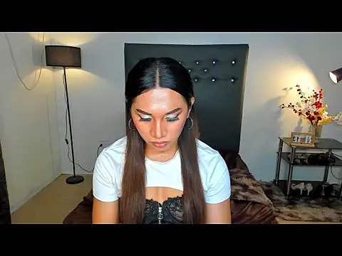 UrSeductiveCriselda webcam