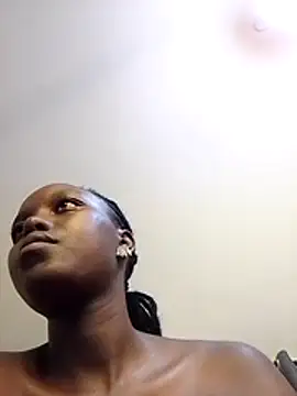 Legit_Queenn webcam