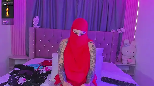 Nayla-Mouna live cam on StripChat