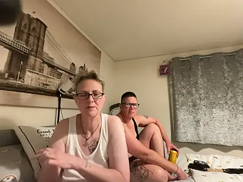 Curvy-Jinx webcam