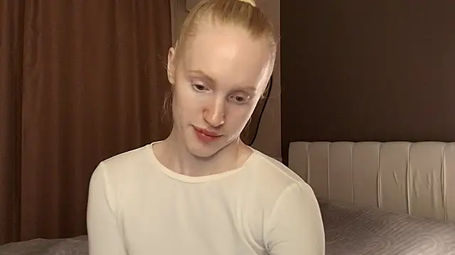 Miss_EliizaShy webcam
