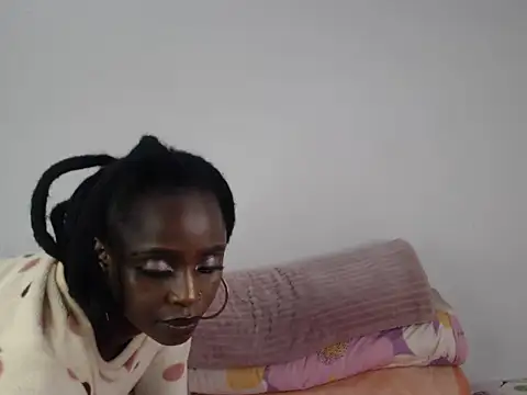 Jah-Queeny webcam