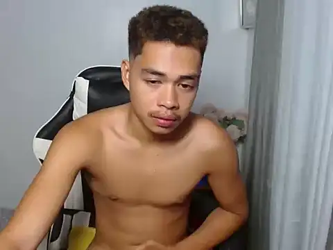 curlyasian_njxx webcam