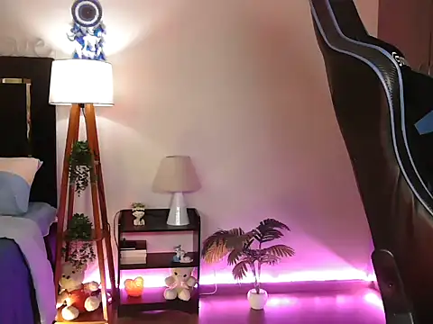 NaughtyUrus webcam