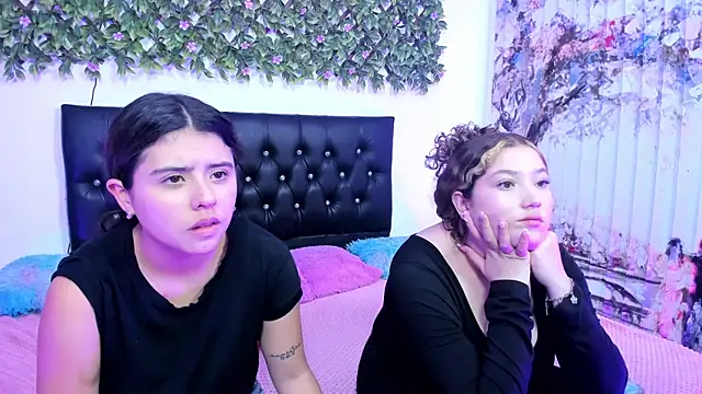 valeria_and_zoe webcam