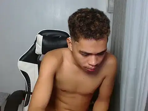 curlyasian_njxx webcam