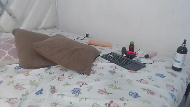 AlannaHarper webcam