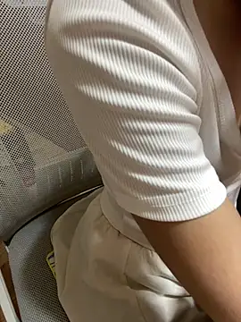 Mina048 webcam