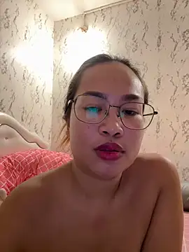 Ponthip live cam on StripChat
