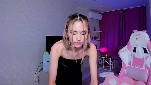 EllaCurtis webcam