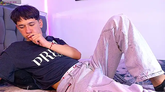 Twink_daren live cam on StripChat