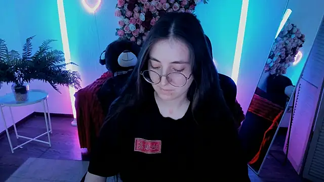 VirtuallVoyant live cam on StripChat