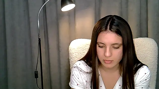 Watch KiraHoney live on EroticFlix - High definition streams