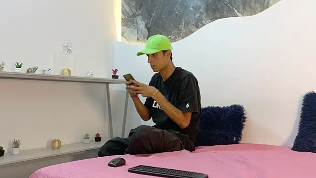 cameronsilverman live cam on StripChat