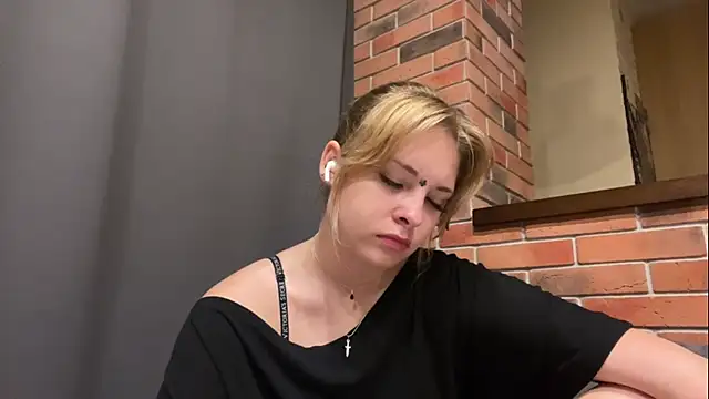KelleeRodriguel live cam on StripChat
