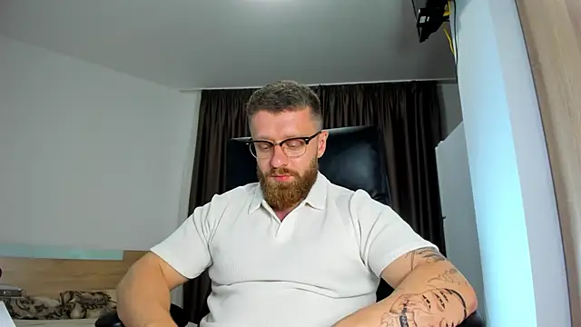 Findom_guy live cam on StripChat