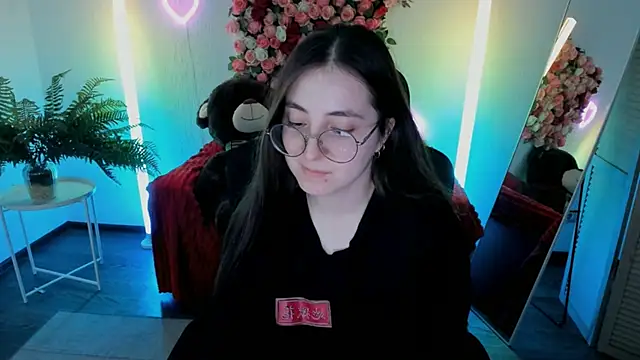 VirtuallVoyant live cam on StripChat
