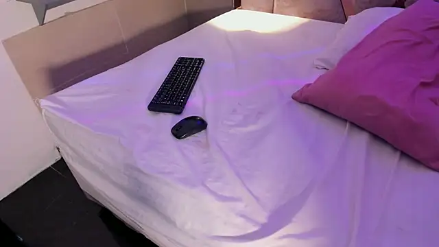 Athenea_Mills webcam