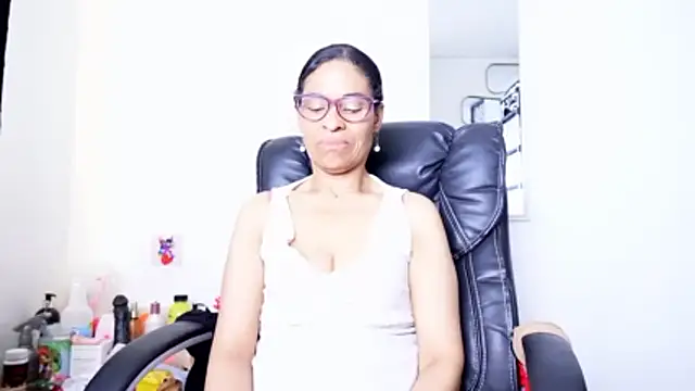 Aries_Mature webcam