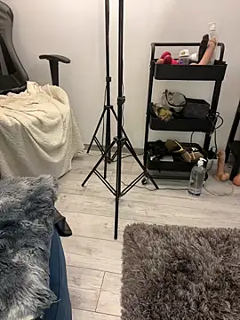 krysstal003 Live Webcam on Stripchat