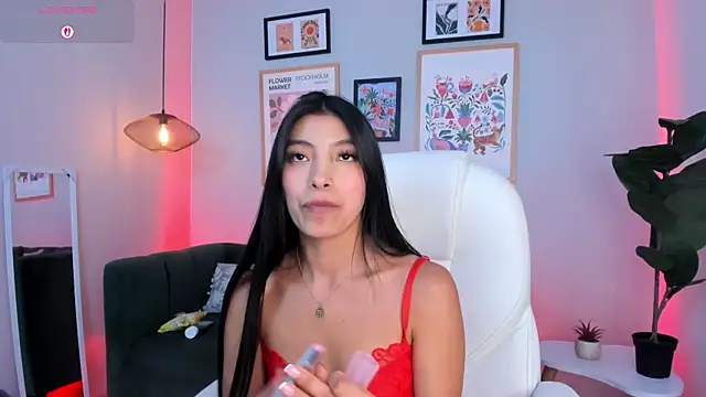 Tiffany_Low webcam
