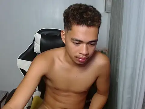 curlyasian_njxx webcam