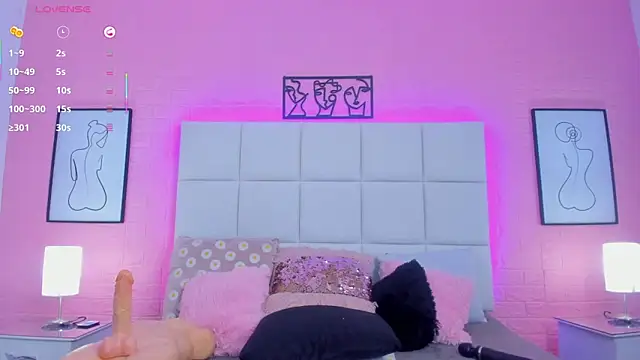 charlotte_kisss webcam