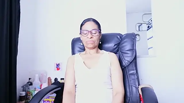 Aries_Mature webcam