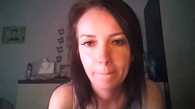JenniferAlone webcam