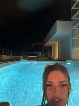 Live cam model EvieEvans broadcasting live