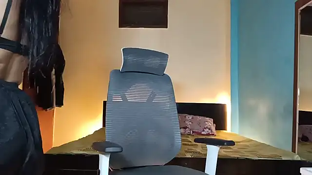 YourDesi_Laila_ webcam