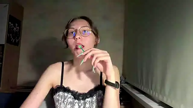 Miaaa_Moon webcam