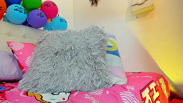 MiaEvans0 live cam on StripChat