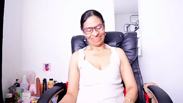 Aries_Mature webcam