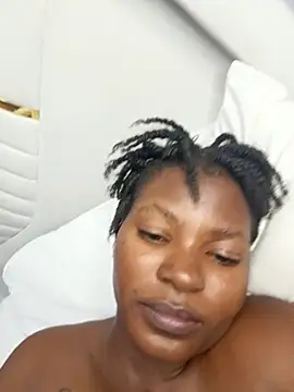TrishaKalid webcam