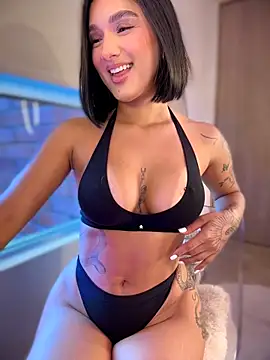 Lotie_Cox webcam