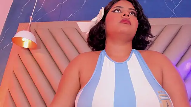 NaomiVelour webcam